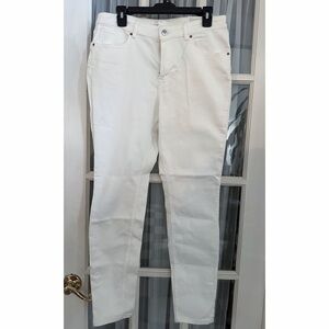 Chic White High-Waisted Skinny Jeans